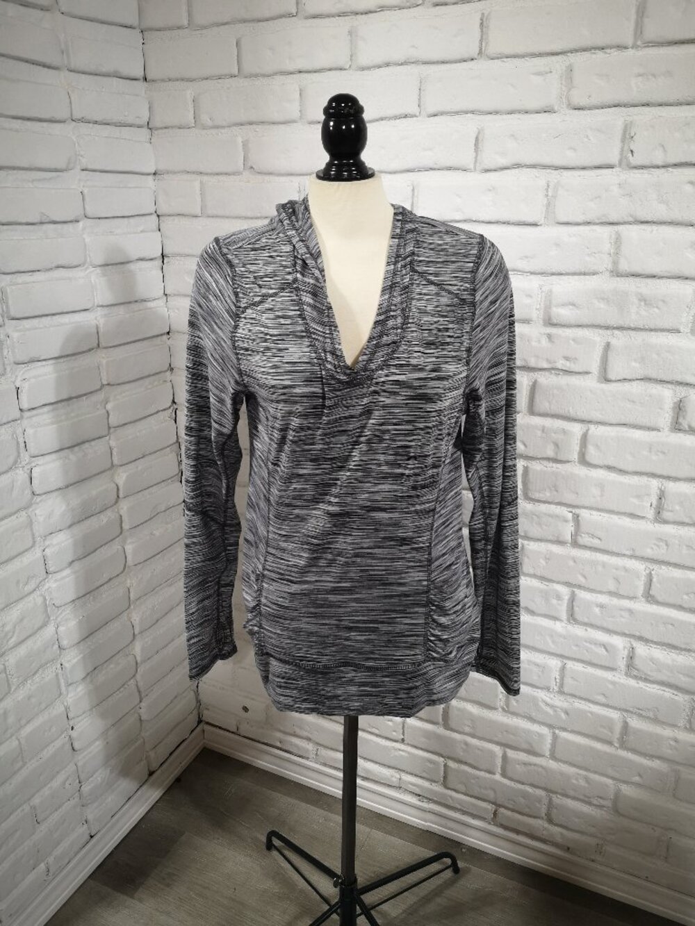 Kirkland Signature Woman's Size XL Light & Dark Grey Stripes Lightweight Hoodie